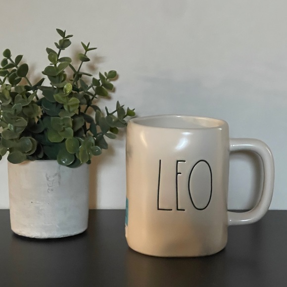 RAE DUNN LEO MUG - Picture 1 of 2